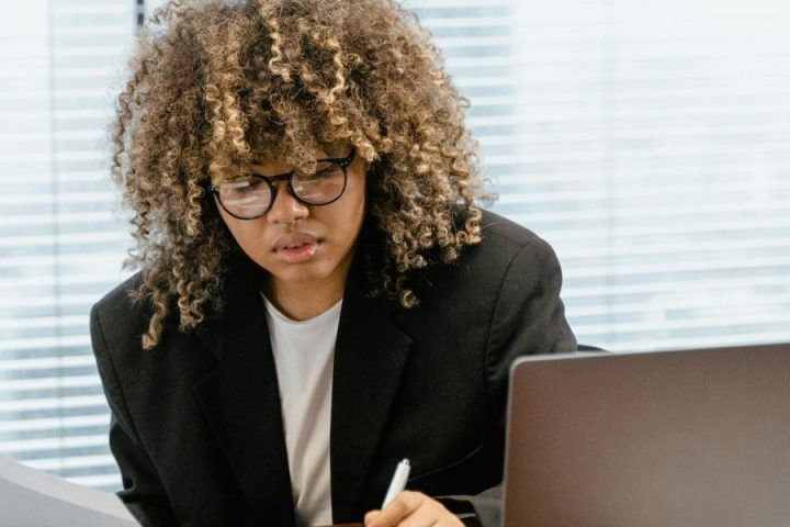 AI Data Analyst Skills for 2026 Catch Hallucinations and Advance Your Career