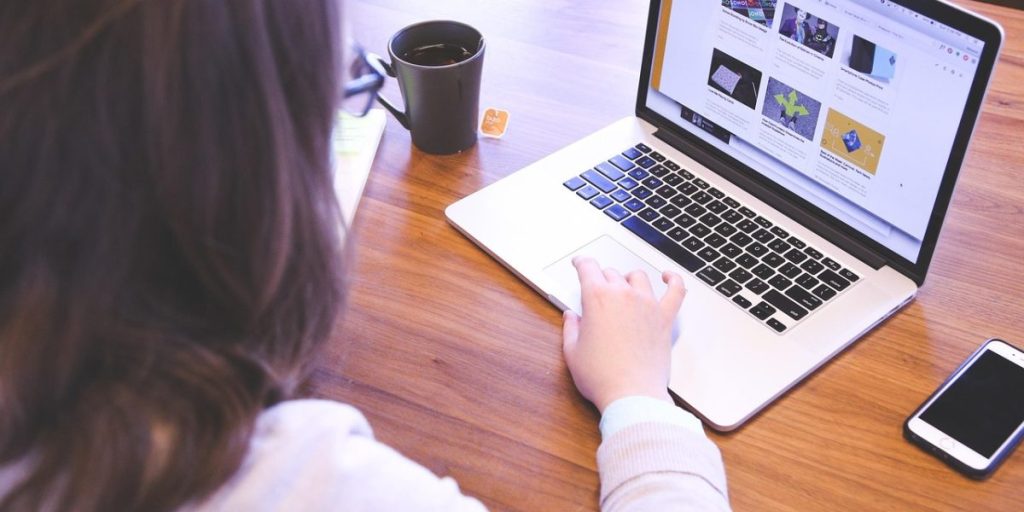 This article explains how data analyst jobs in 2026 combine traditional analytics with a new, critical skill: detecting AI hallucinations. It covers the changin...