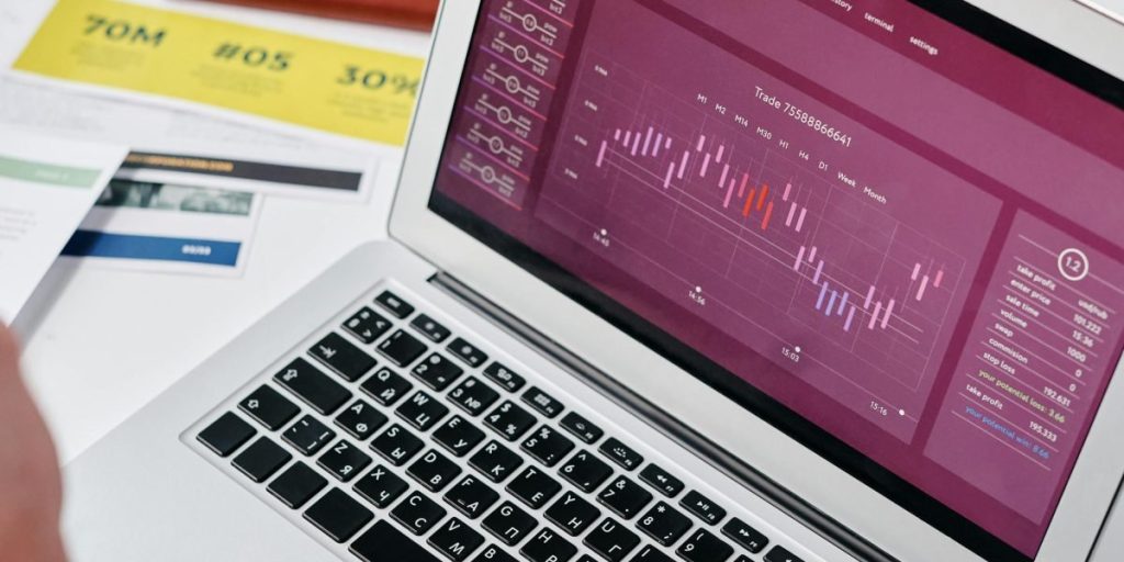 This article explains how the QA analyst role has evolved in an AI-driven world and gives a practical roadmap to validate AI outputs reliably. It describes the...