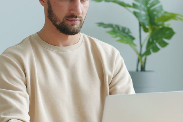 7 Proven Paths to Land Remote Data Analyst Jobs