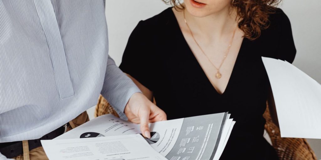 This article explains how to find the best SEO service company in 2026 by focusing on transparency, verified data, and systems that prevent AI-generated errors....