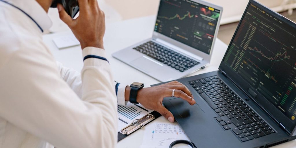 This article explains why data analytics skills are essential for detecting and preventing AI hallucinations and outlines a practical, low-cost path to gain the...
